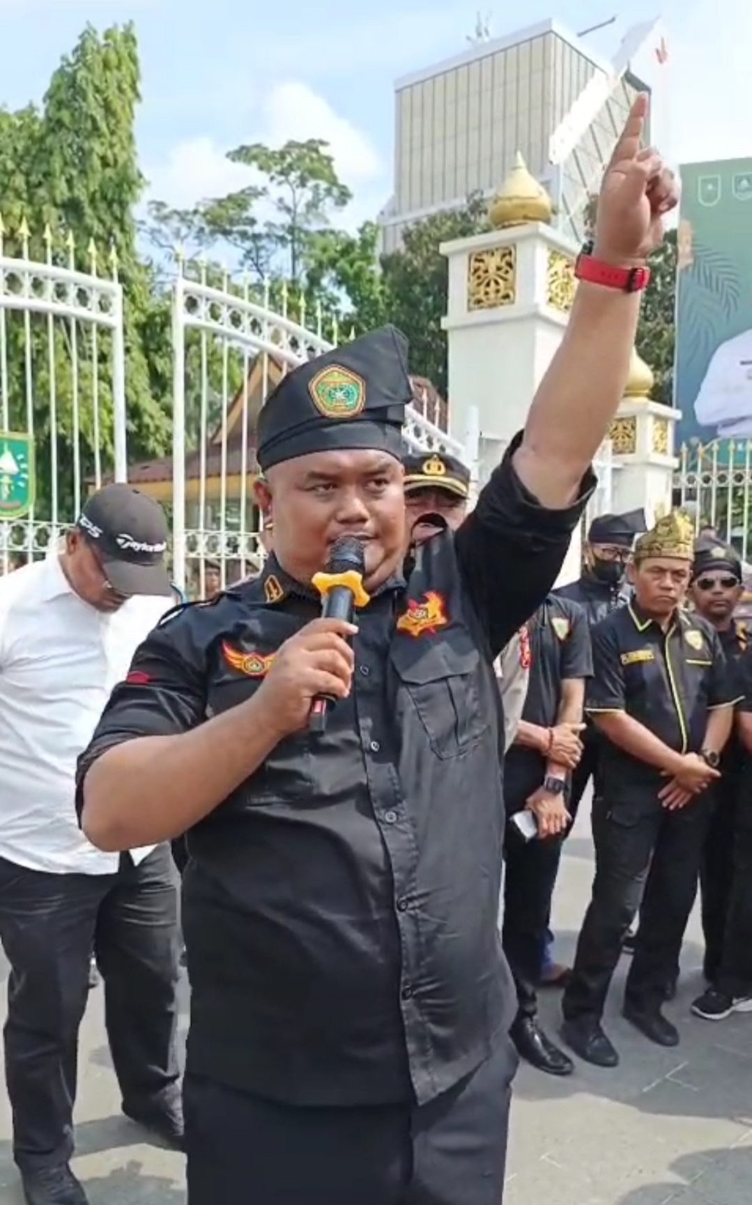 Harga Minyakita Melambung, Surat LPKSM Terbengkalai, Barisan Muda LMBN Minta Kadisperindagkop Riau Mundur.