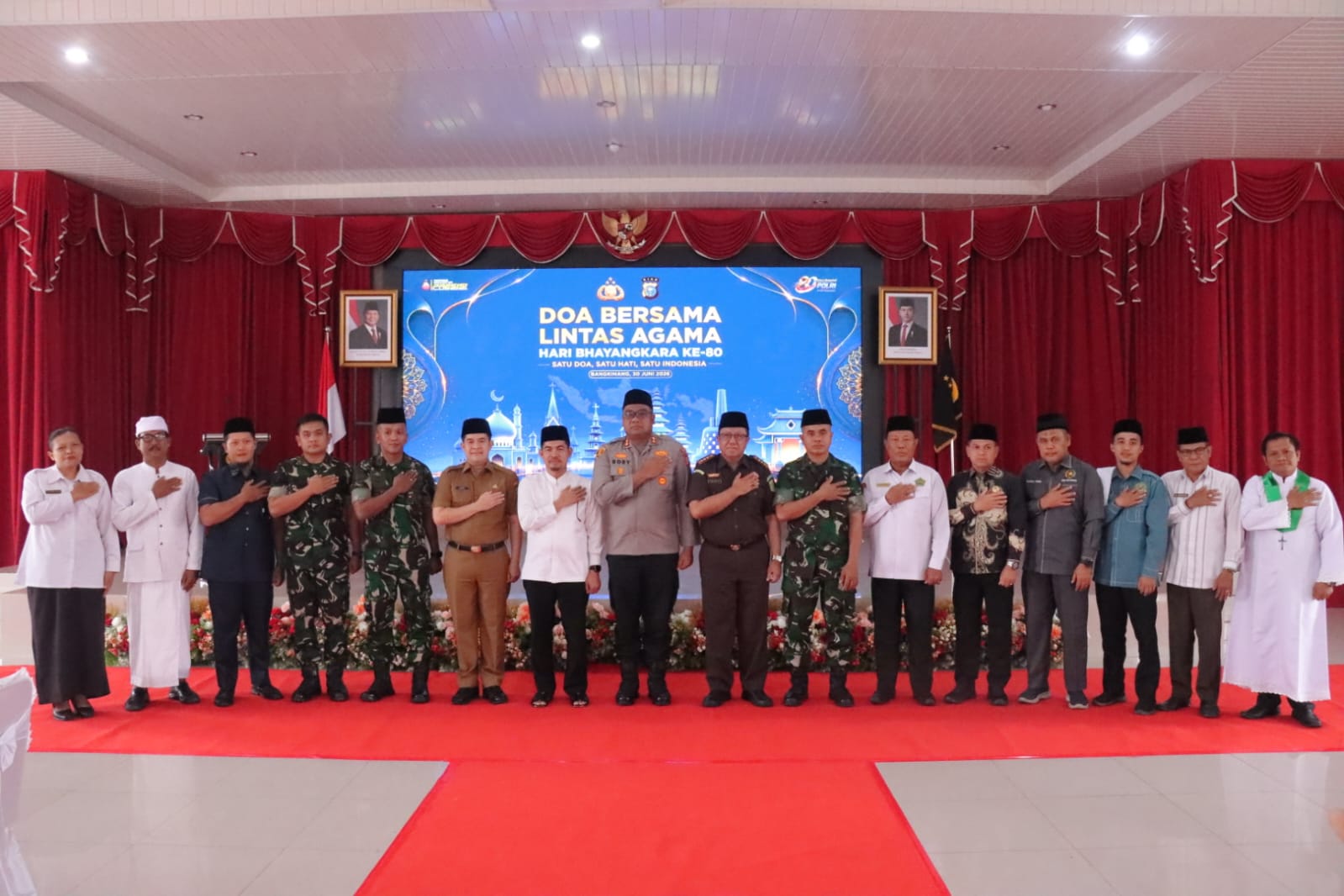 "Doa Bersama Lintas Agama Di Polres Kampar – Peringati Hari Bhayangkara KE-80"