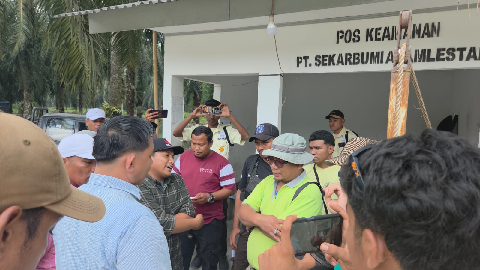Diduga Halangi Tim PT AGRINAS  PALMA NUSANTARA dan MITRA   Masuk Areal PKH, PT SBAL Diminta Jelaskan Dasar Penguasaan Lahan